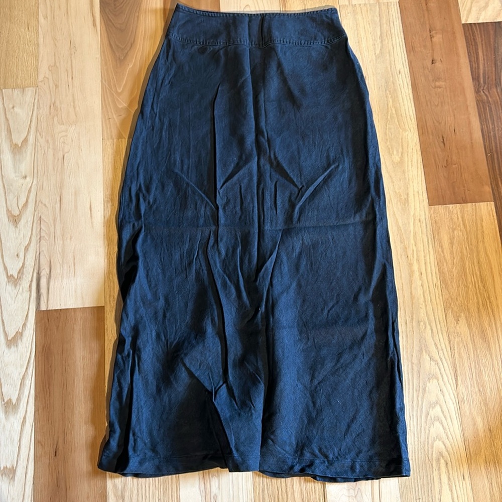 J. Jill Muted Black Linen Skirt Size 4. Style 42-5099